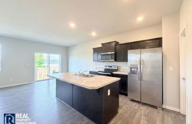 Newer Puyallup Home with Attached Garage & In-Home Laundry! Gallery 4