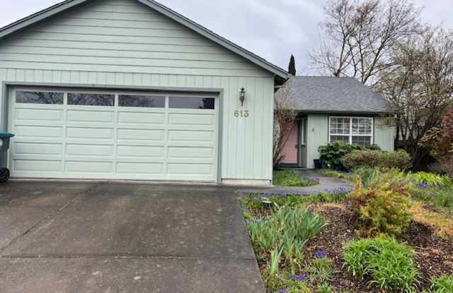 SINGLE FAMILY HOME W/ FENCED YARD/ DOUBLE CAR GARAGE photos photos