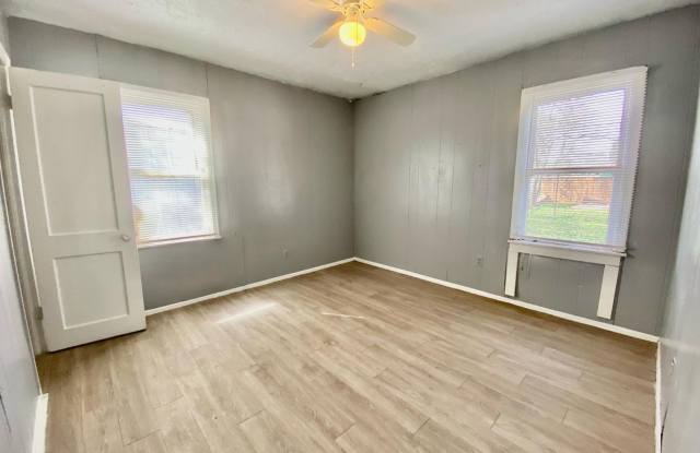 Handyman Special $0 First Month's Rent / “You fix, you SAVE BIG!!” Contact Diane for details: 806 704-3055 ext 2 Gallery 3