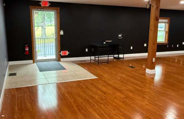 2813 E HIGH Street Gallery 3