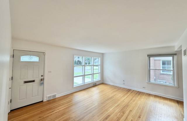 5816 W Greenleaf Avenue Gallery 4