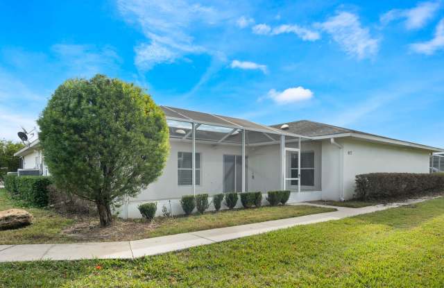 Lovely spacious 3bd/2bath townhouse with screen patio! photos photos