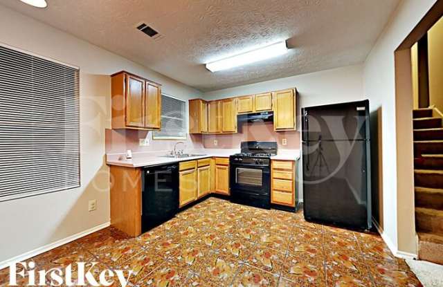 1998 Glenwood Downs Drive Gallery 4