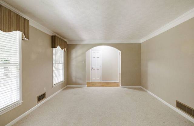 1110 Maple Cir Gallery 4