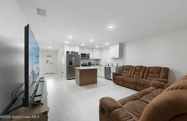 95 West Towne Place Gallery 4