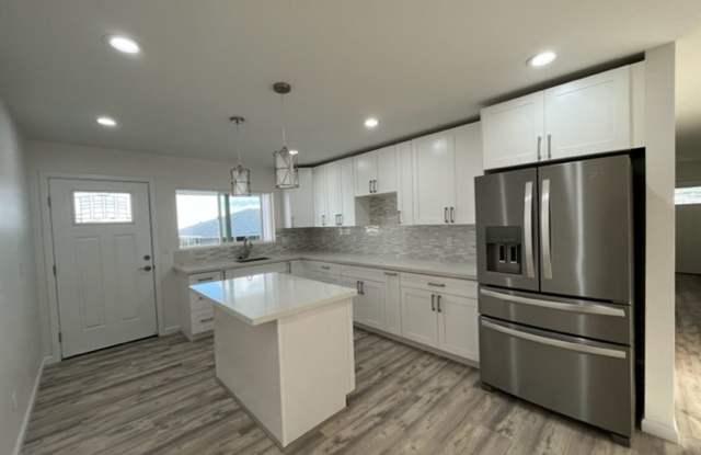 3 bedrooms/ 2 baths on the ground level Duplex photos photos