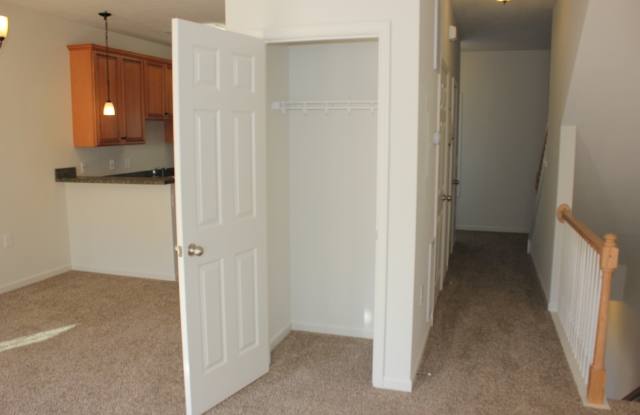 Two Master Suite Apartment Townhouse Gallery 3
