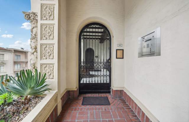 899 Green Street Gallery 4