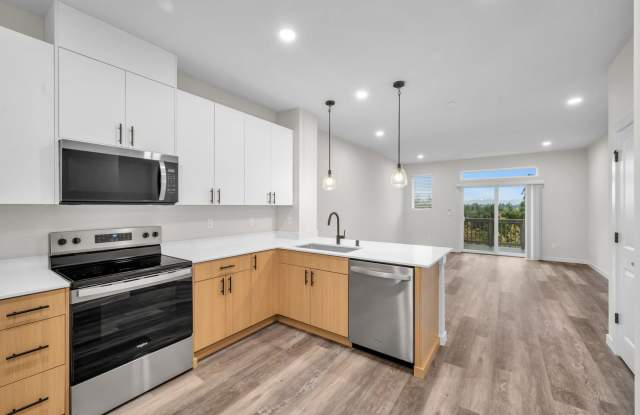 New Luxury 3 Bedroom Townhome in North Lynnwood! Gallery 3
