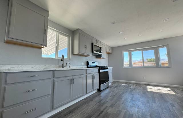 AVAILBLE NOW!!! 3 Bedroom 1 Bathroom Recently Updated Home in Thousand Palms! Gallery 4