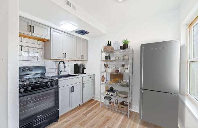 Renovated 1 Bed - 1 Bath Apartment with garage! **HALF OFF 1ST MONTH RENT!** Gallery 2