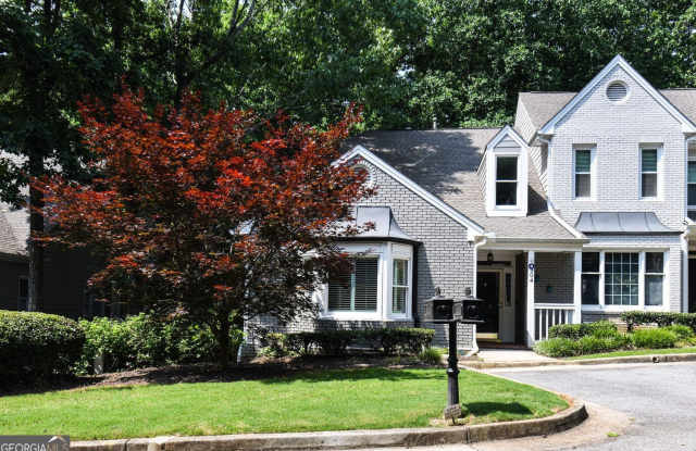 304 Bridle Path Gallery 1