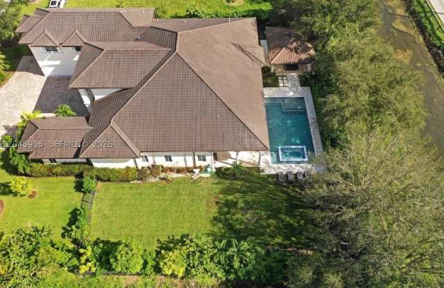 12802 Grand Oaks Dr Gallery 2