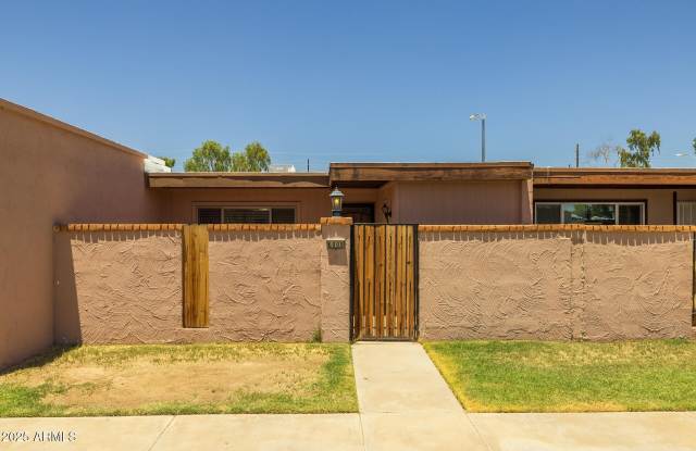 6008 W AUGUSTA Avenue photos photos