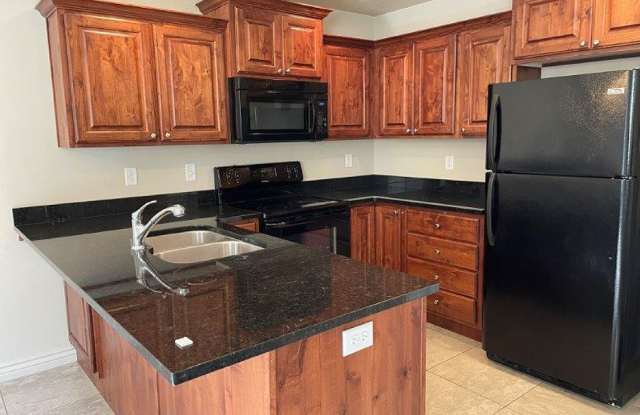 3 Bed 2.5 Bath Townhome for Rent in West Haven | Modern Living + HOA Amenities photos photos