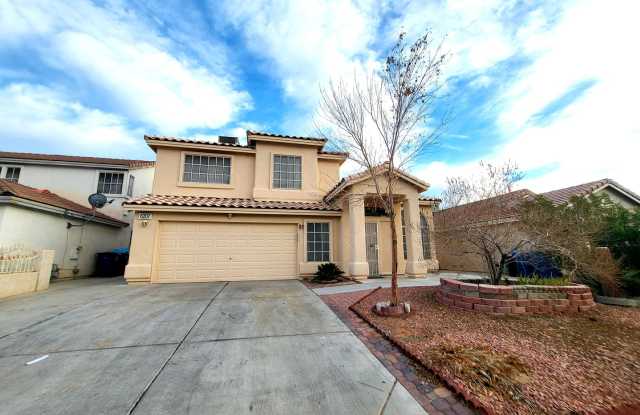 2 Story house with 1 Bedroom and Bath downstairs with Covered Patio in Backyard 6207 American Beauty photos photos