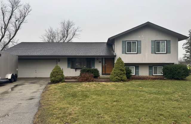 5321 W Sherman Drive - 5321 West Sherman Drive, McHenry, IL 60050