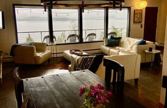 Fisherman's Lookout- Fully Furnished with garage only October 1st - May 31st Gallery 1
