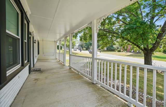 A 4 BEDROOM 2.5 BATH DREAM COME TRUE IN POINTER RIDGE AT COLLINGTON! Gallery 3