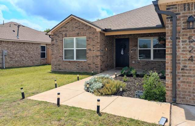 Welcome Home to Comfort and Convenience in Newcastle! photos photos