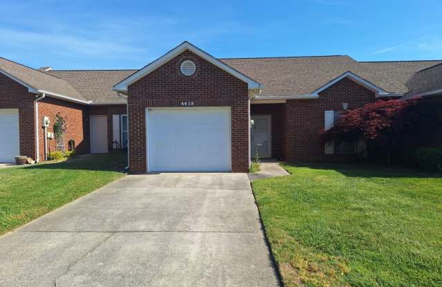 One level living in NorthWest Knoxville photos photos