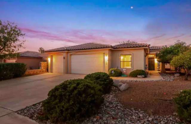 Nice Four Bedroom Home with 3 car garage in Elks Area Gallery 1