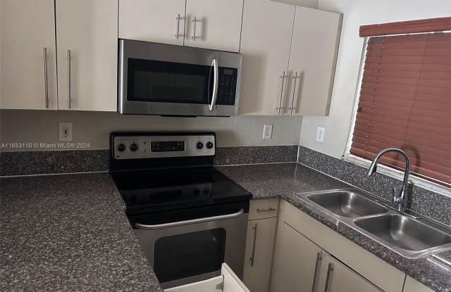 2860 W 80th St - 2860 West 80th Street, Hialeah, FL 33018