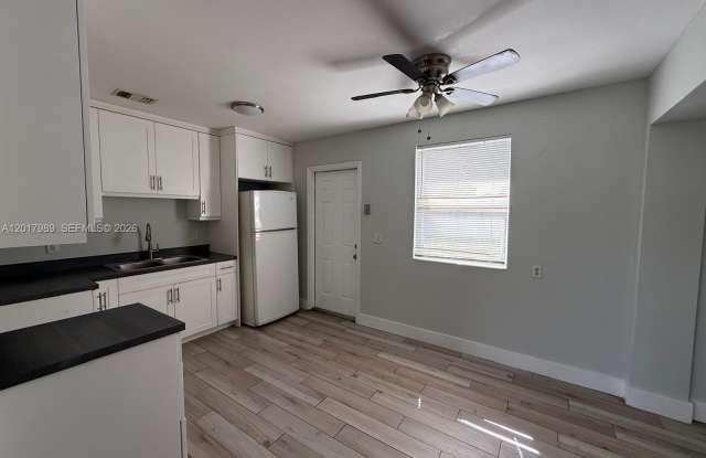 4393 Davis Rd photos photos