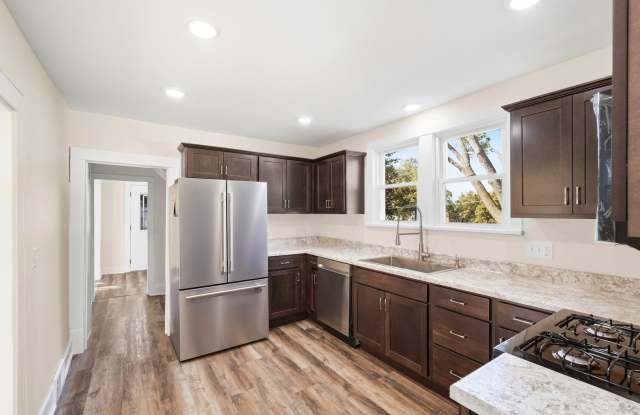 Beautifully Renovated 3BR SF Home with Brand-New Kitchen & Modern Finishes Gallery 1