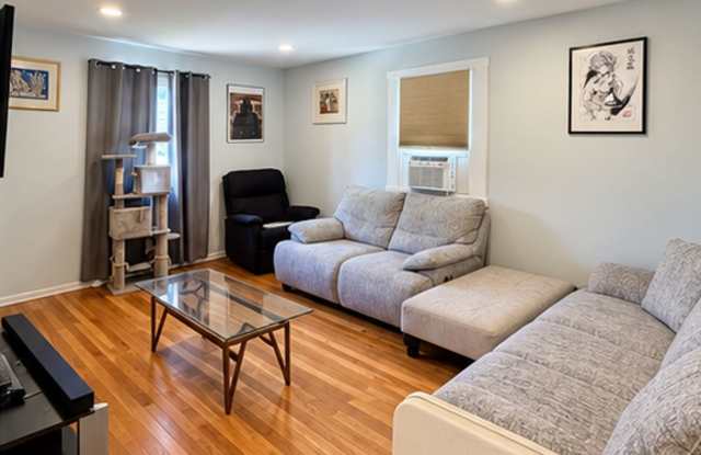 Cozy 2-bedroom in Johnson City Gallery 3