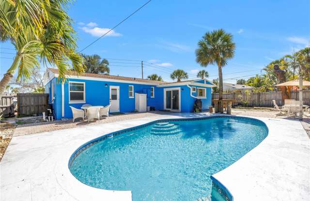 6892 GULF WINDS Drive Gallery 2