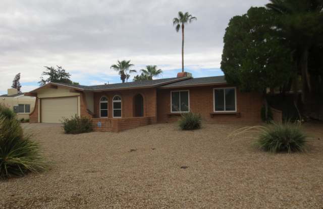 4043 E. Cholla St. Gallery 4