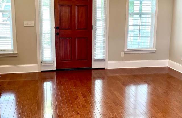 $300 Off First Full Months Rent- Lakeside Living in Loudon Gallery 4