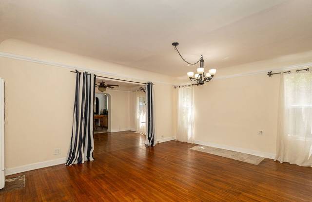 Warm & Welcoming Home Near Melrose with Room to Live, Work & Create Gallery 1