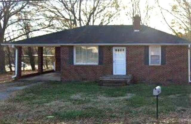 2BR Brick Ranch w/ Carport in Duncan photos photos