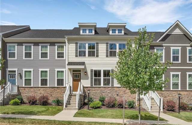 194 Moyer Hill Dr - 194 Moyer Hill Drive, Cranberry Township, PA 16066