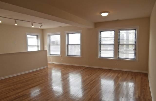 2803 W Lawrence Ave photos photos