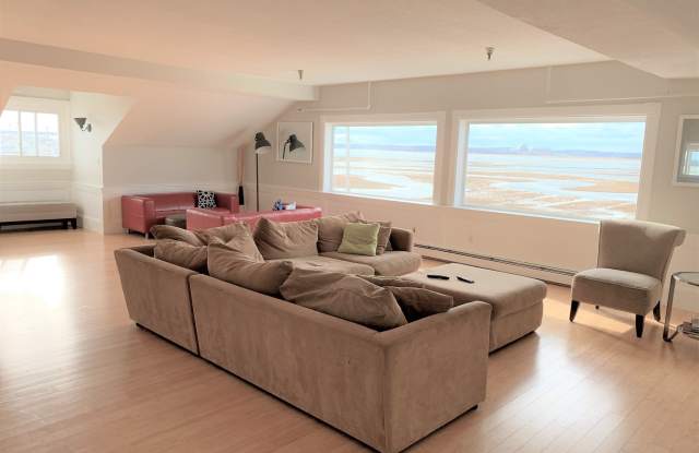 85 Brown Avenue - 85 Brown Avenue, Hampton Beach, NH 03842