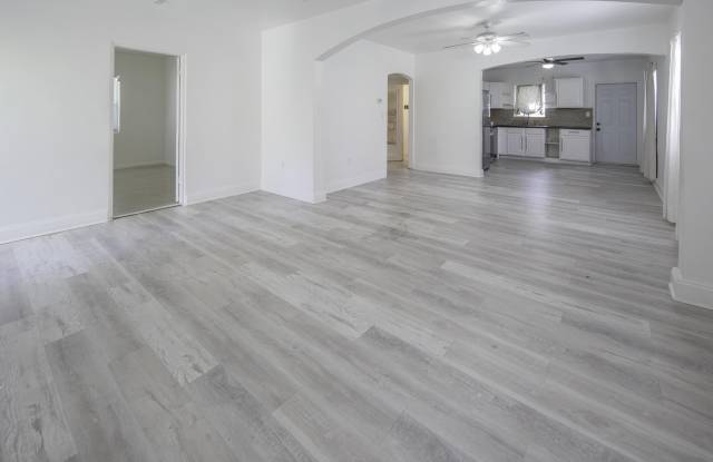 1147 15TH Avenue N Gallery 1