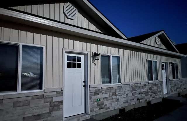 469 N 2400 E unit: #9-20 photos photos