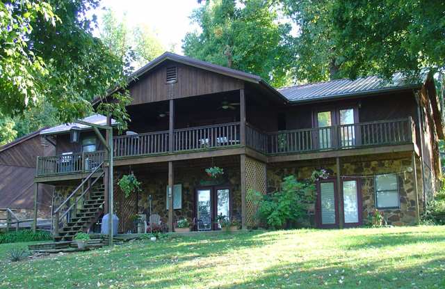 Monthly Waterfront Cabin with Slip Gallery 1