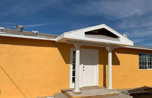 Charming 3BR House in Blythe photos photos