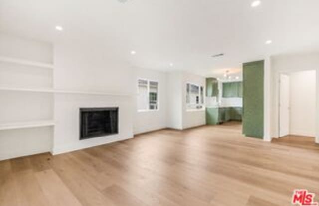 7968 Norton Avenue Gallery 3