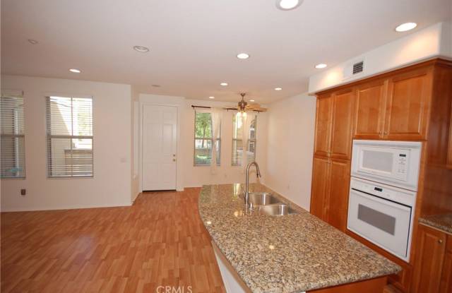 121 Chantilly Gallery 4
