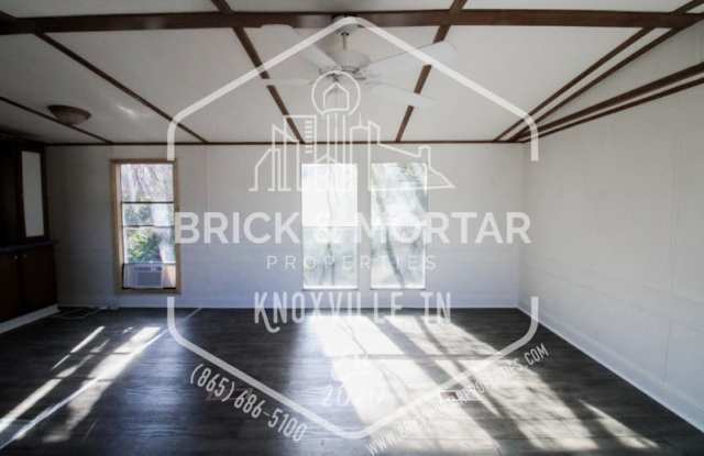 325 Rockford Cedar Street Gallery 4
