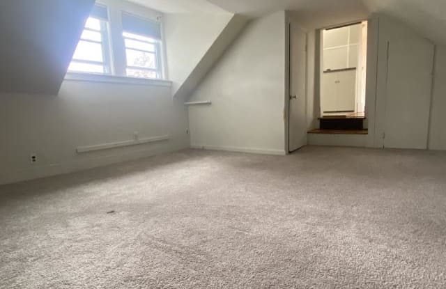 40 Warren Ave. - 40 Warren Avenue, Woburn, MA 01801