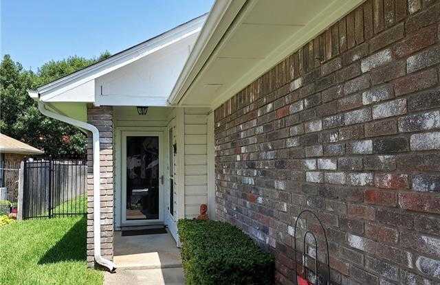 425 Sunnybrook Court Gallery 2