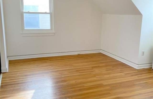 14 6th Street Gallery 2