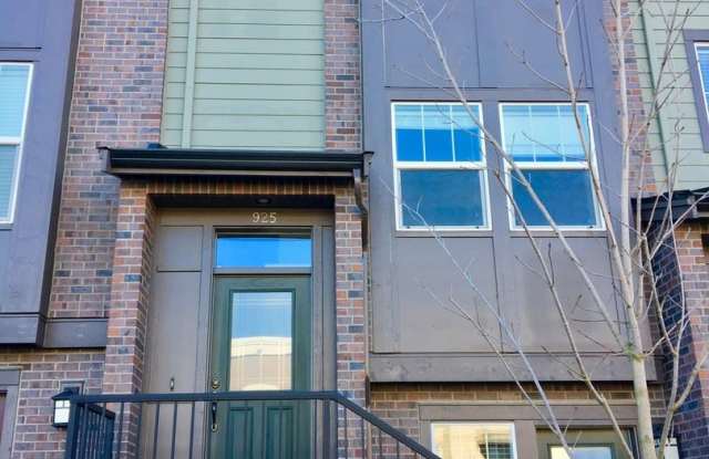 925 NE Ellis Dr - 925 Northeast Ellis Drive, Issaquah, WA 98029