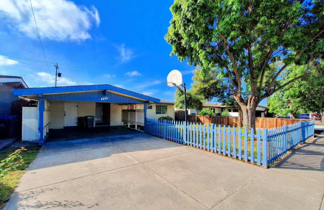 Refurbished 3bd Single Story House With Carport & Large Yards photos photos